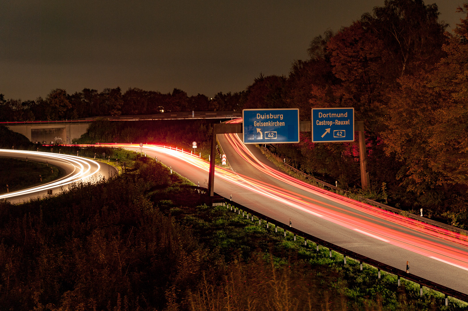 2017-10-14 - Autobahnkreuz A43-A42 bei Nacht