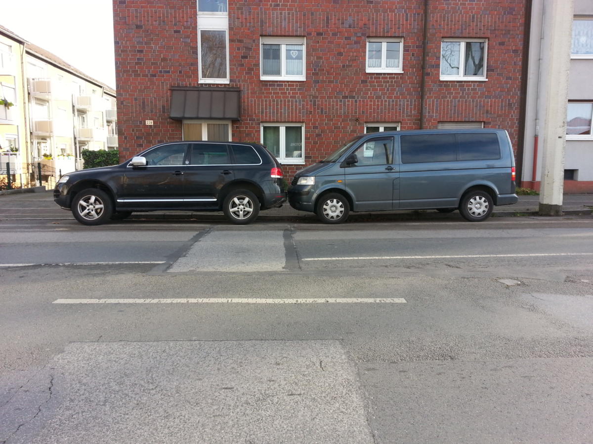 2018-12-01 - Behinderung und Gefährdung durch Parken eines KFZ