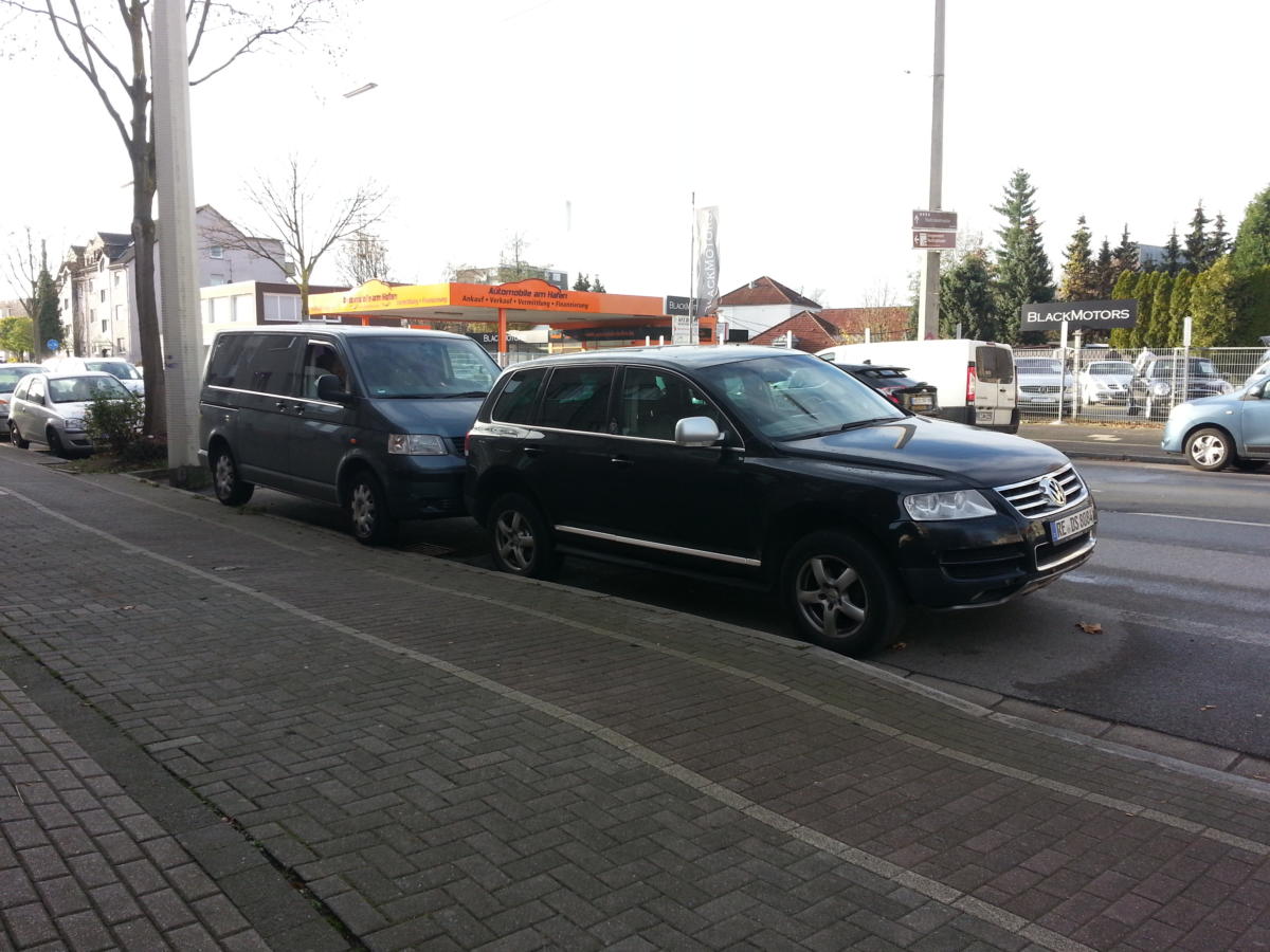 2018-12-01 - Behinderung und Gefährdung durch Parken eines KFZ