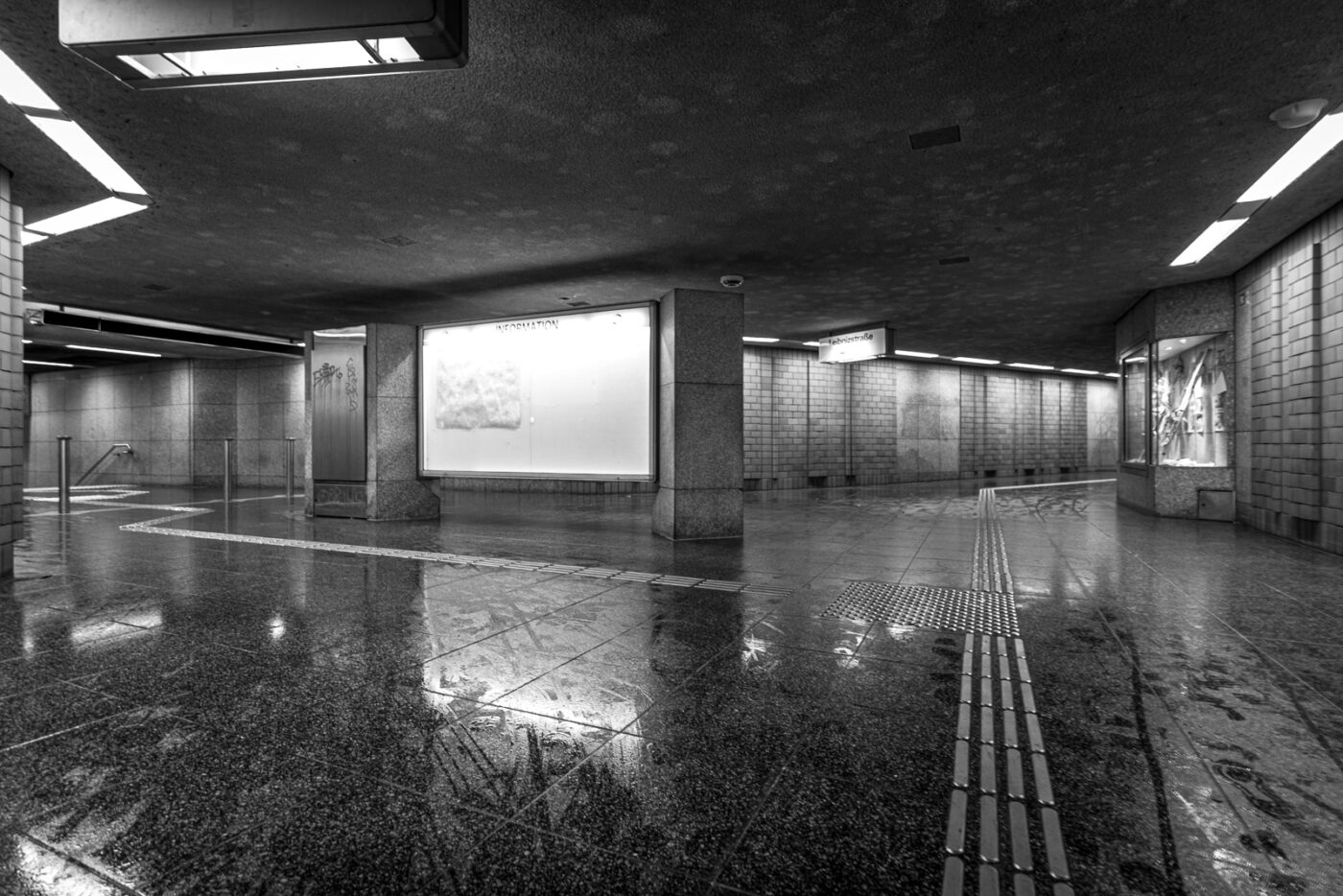 2024-12-06 - Expedition ins Rätselreich - Teil 2 - Monochrome Fotografie mit Superweitwinkelobjektiv