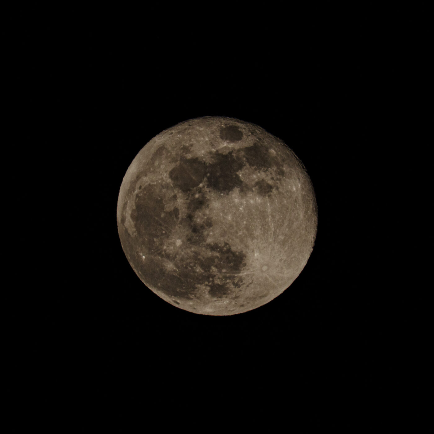 2026-02-02 - Residenzia - Balkon - Mond